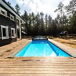 Villa Pool