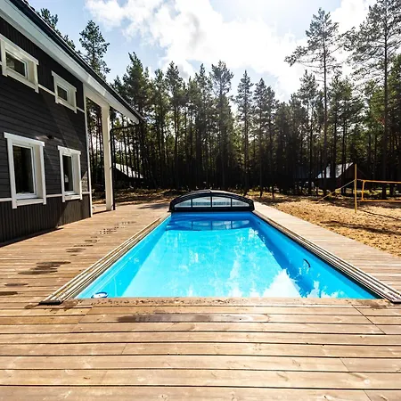 Villa Pool